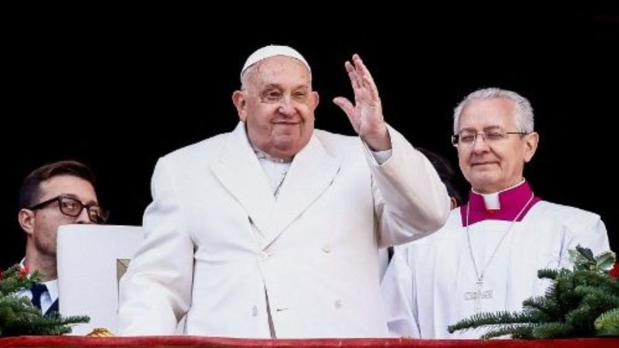 El Papa pide en el mensaje de Navidad que callen las armas en Ucrania y en Oriente Medio