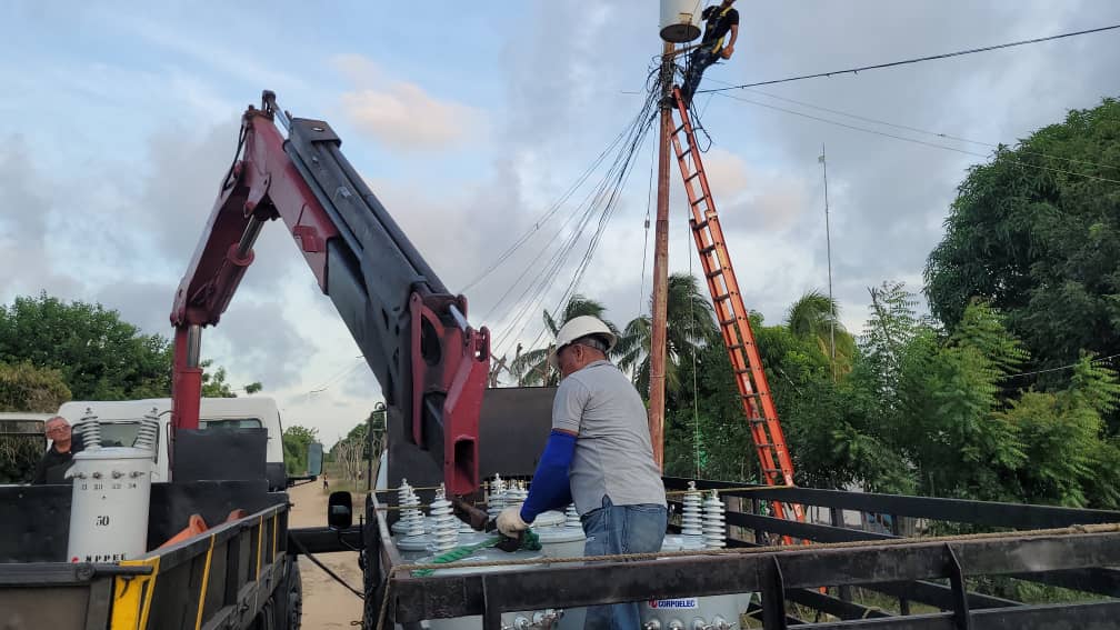 Alcaldía de Mara lleva energía a 14 comunidades con la instalación de 16 transformadores en 2025