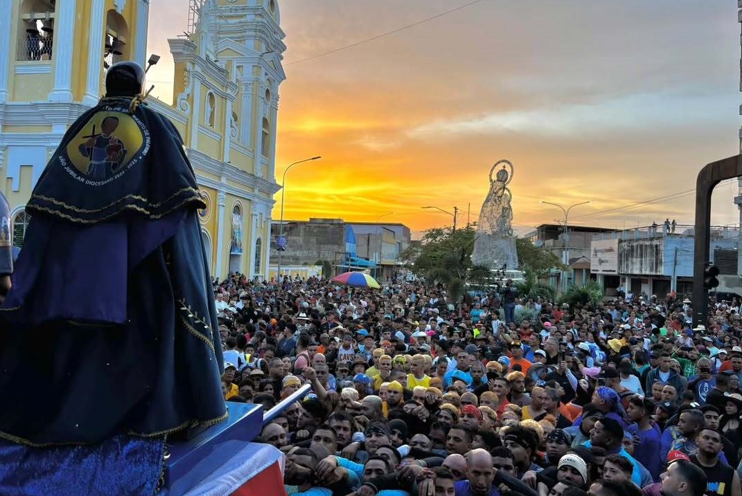 ¡La COL está de fiesta! San Benito sale a las calles de Cabimas este #6Ene