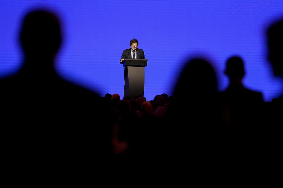 Milei imita a Trump con los medios: “No sucedió ni en los peores momentos del kirchnerismo”