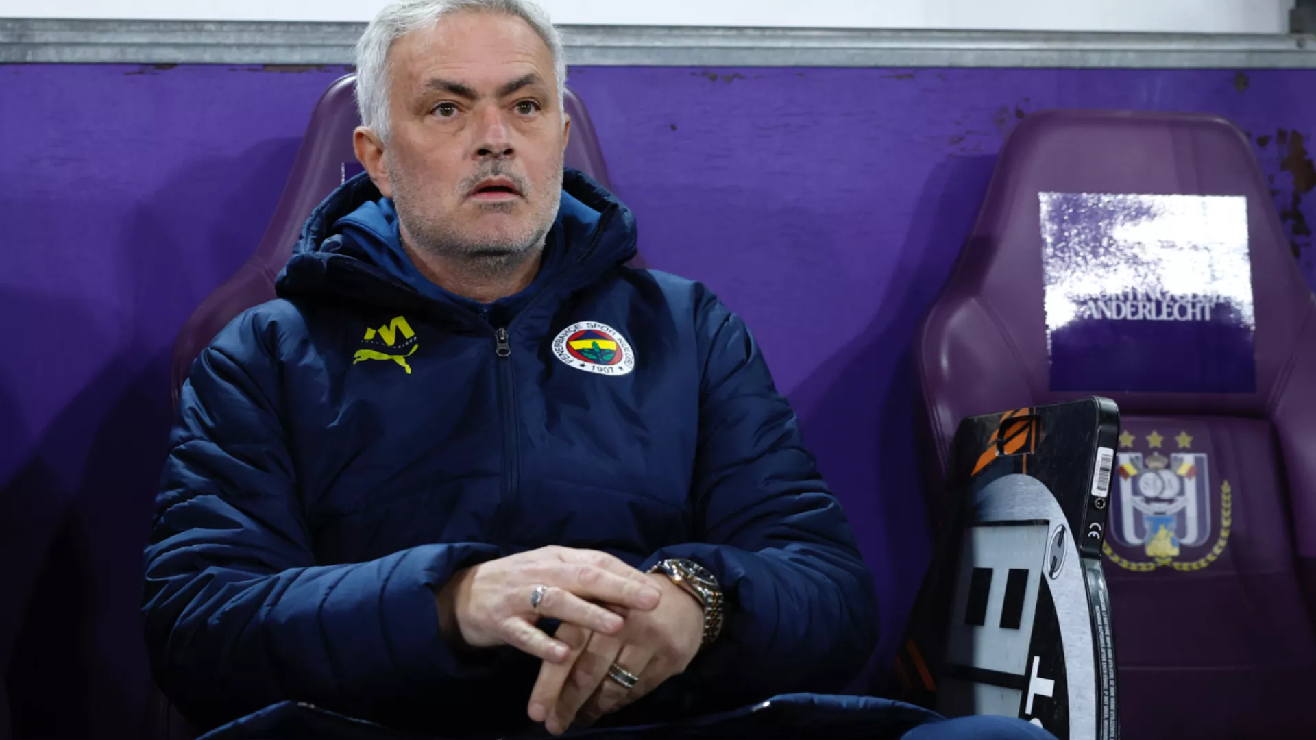 El Galatasaray turco acusa al entrenador del Fenerbahçe, José Mourinho, de hacer “comentarios racistas”