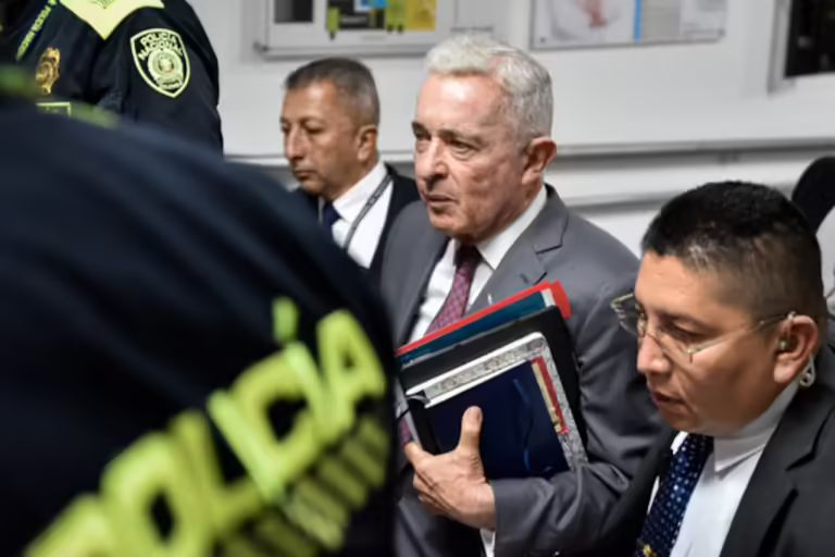 Tribunal Superior de Bogotá suspende juicio contra Uribe por supuesta parcialidad judicial