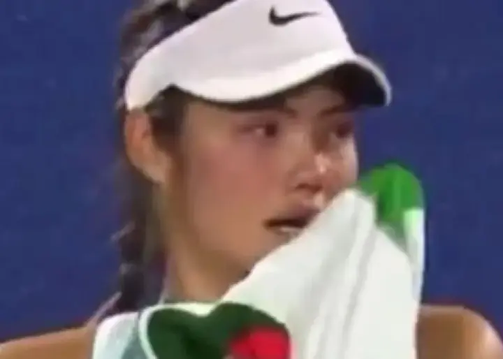 El drama de Raducanu: colapsa en su partido tras ver a su acosador en la grada de Dubái