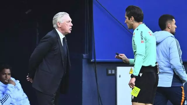 Ancelotti perdió los nervios y señaló al árbitro: “¡Que vaya a tomar por culo!”