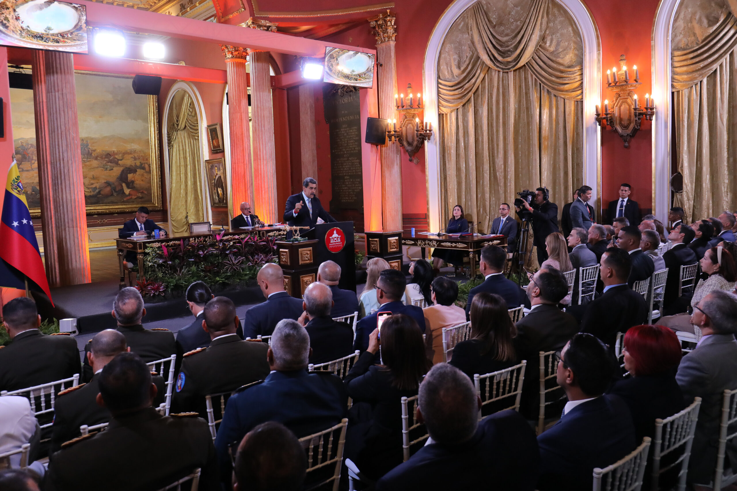 El Discurso de Angostura y el Libro Azul: Pilares Fundamentales del Proyecto Nacional