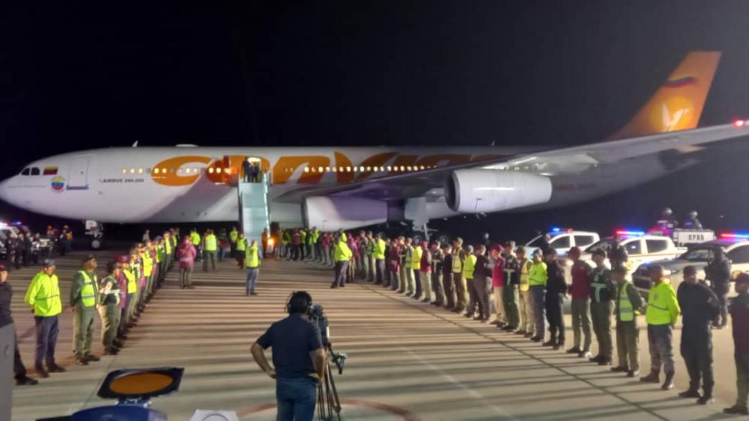 Regresan 177 venezolanos que habían sido retenidos en Guantánamo