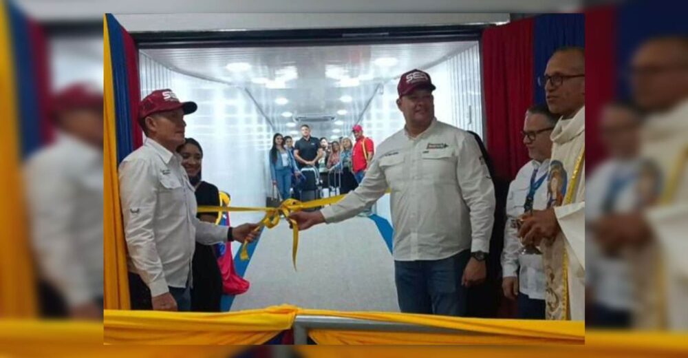 El Aeropuerto Internacional La Chinita, ubicado en Maracaibo, estrenó un nuevo puente de embarque y desembarque para vuelos nacionales.