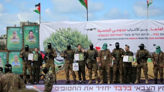 Hamas libera a los últimos rehenes vivos que iban a ser puestos en libertad en la primera fase del alto el fuego en Gaza