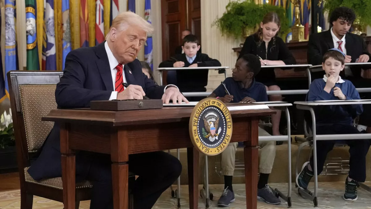 Trump firma una orden ejecutiva para desmantelar el Departamento de Educación de EE.UU.