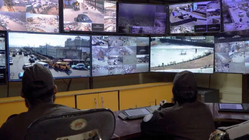 La extendida red de vigilancia de los talibanes que monitorea a millones de personas