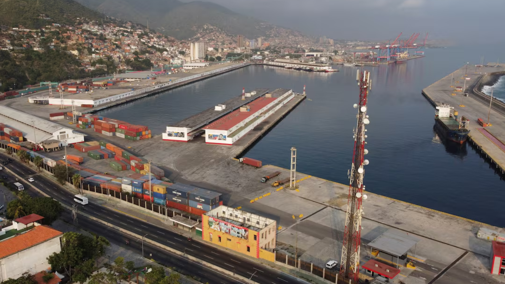 Reuters: Exportaciones de petróleo de Venezuela aumentaron en febrero antes de la terminación de la licencia de Chevron