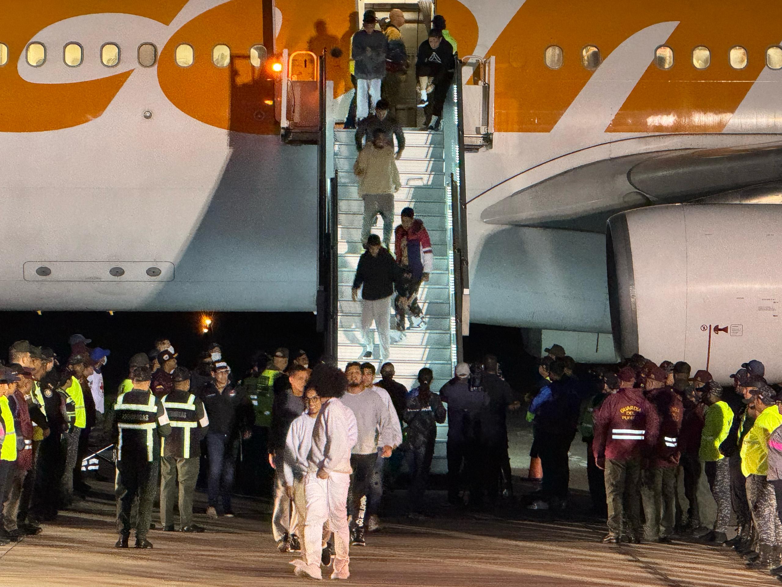 Más de 190 migrantes venezolanos rescatados vuelven a su patria