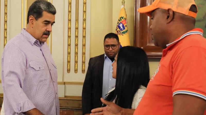 Presidente Maduro recibe a familiares de migrantes secuestrados en El Salvador