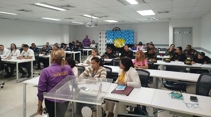 Funcionarios del Zulia se sensibilizan en conferencia sobre violencia de género