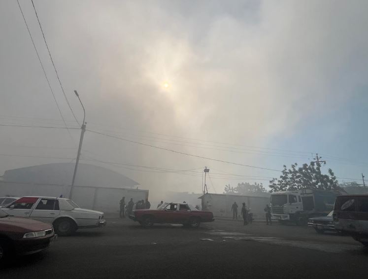 Incendio en planta de reciclaje RECIMARA supera las 15 horas: Bomberos y Protección Civil continúan labores