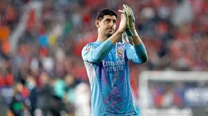 Courtois se cae del Rayo