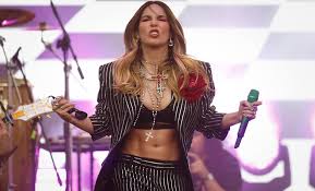 ¿Y el rock?; Belinda homenajea a Paquita la del Barrio en el Vive Latino 2025