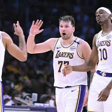 Doncic y Reaves blindan a los Lakers en casa a la espera de LeBron