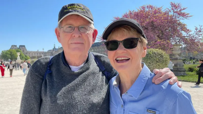 “Estoy decepcionada de nuestro país”: los turistas estadounidenses que quieren pasar inadvertidos en Francia en la era Trump