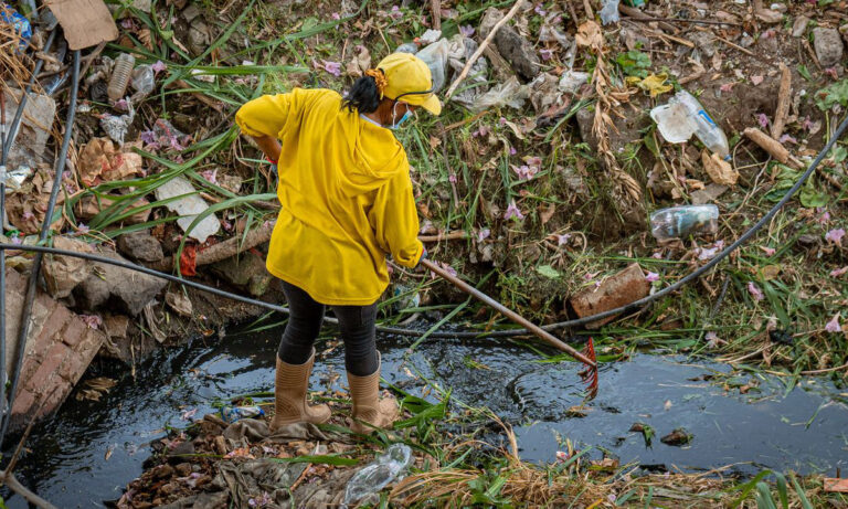 Alcaldía de Maracaibo intensifica limpieza preventiva en la cañada Morillo, tramo La Negra