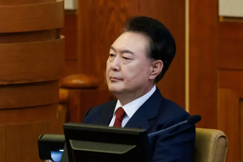 La Corte Constitucional de Corea del Sur destituye al presidente Yoon Suk Yeol por su fallido intento de imponer la ley marcial y abre las puertas a su enjuiciamiento