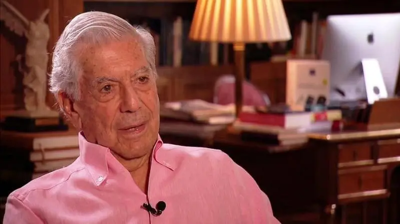 “Me gustaría que la muerte me hallara escribiendo, como un accidente”: la última entrevista de Mario Vargas Llosa con BBC Mundo