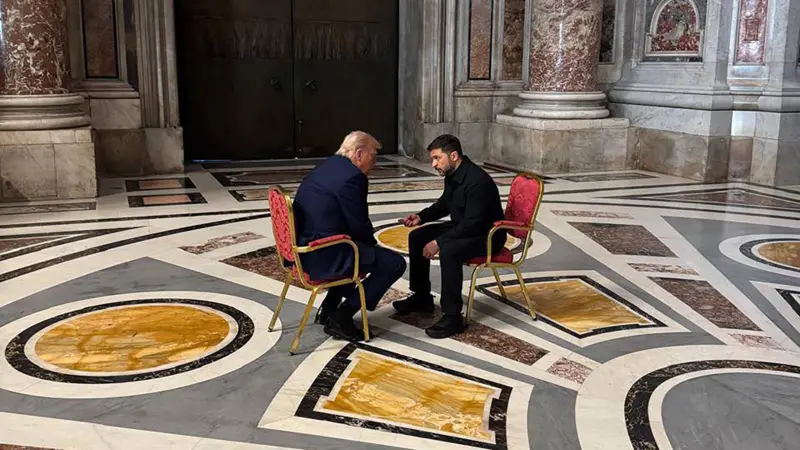 La poderosa imagen de Trump y Zelensky durante el funeral del papa Francisco, su primer encuentro desde la discusión en la Casa Blanca