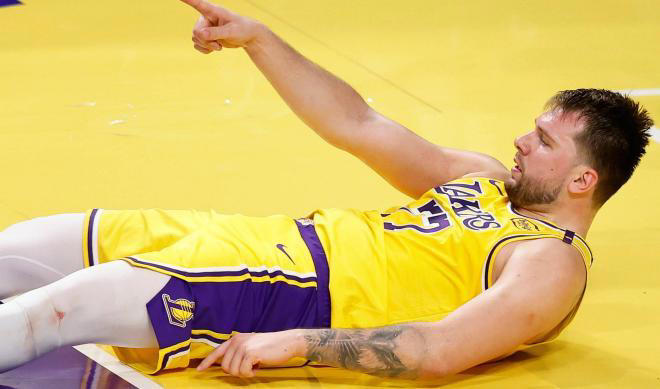 Doncic le gana la guerra sucia al provocador más soez en una batalla de golpes: la ley de Luka