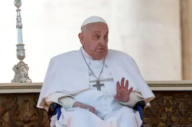 El papa Francisco sorprendió con una visita a la basílica de San Pedro