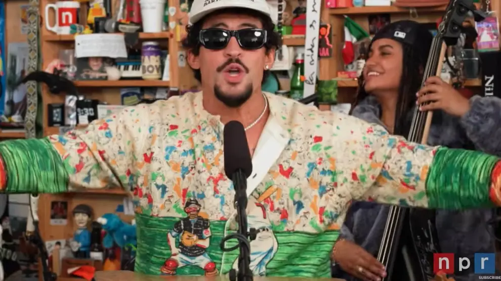 Bad Bunny presume de orgullo puertorriqueño en un concierto para “Tiny Desk”