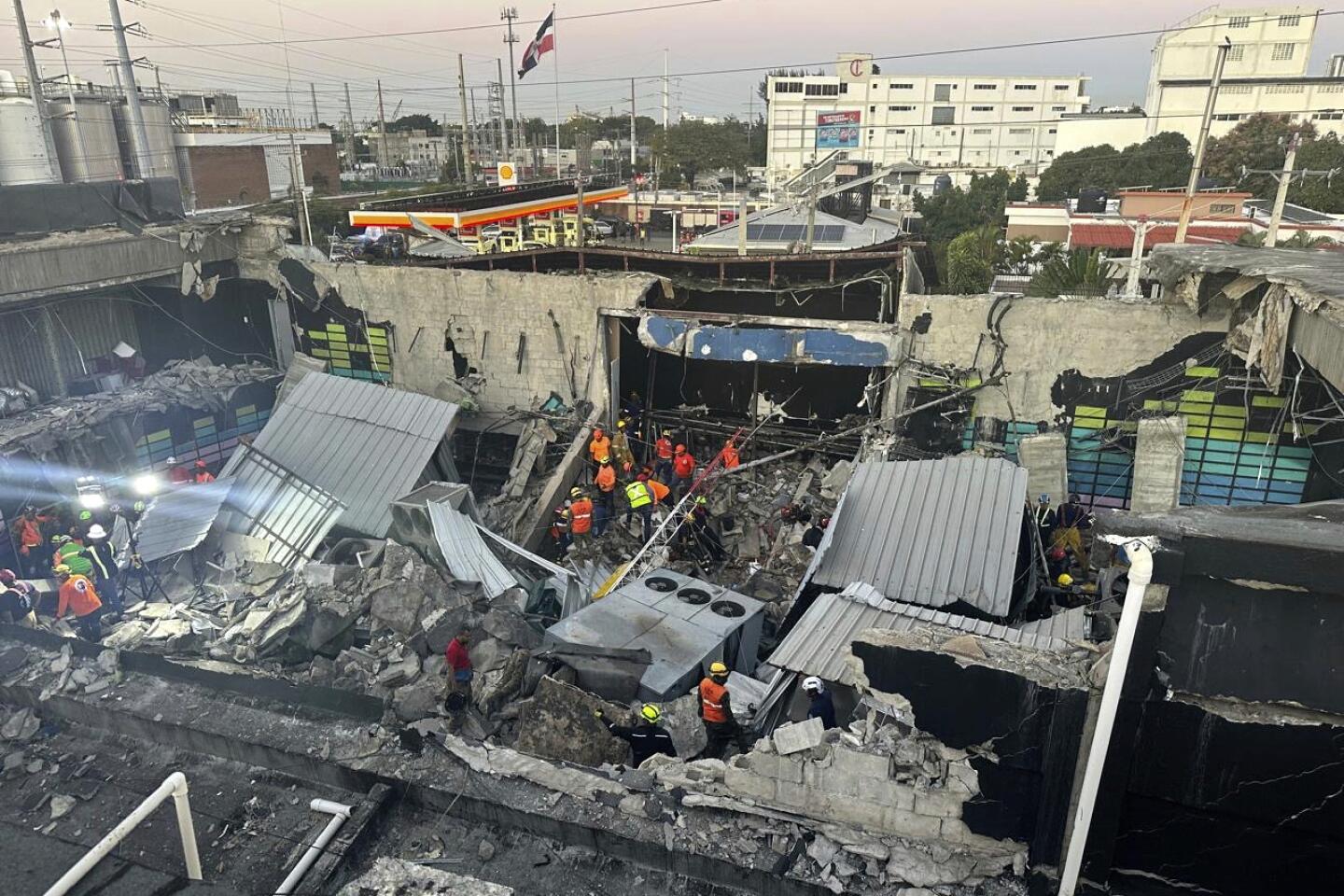 Aumenta a 79 muertos y 160 heridos las víctimas por el derrumbe del techo de una discoteca en República Dominicana donde falleció Rubby Pérez