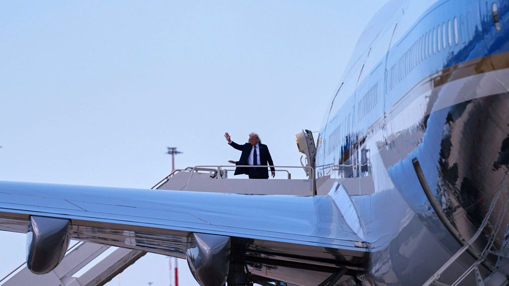 Trump abandona Roma tras asistir al funeral del papa Francisco