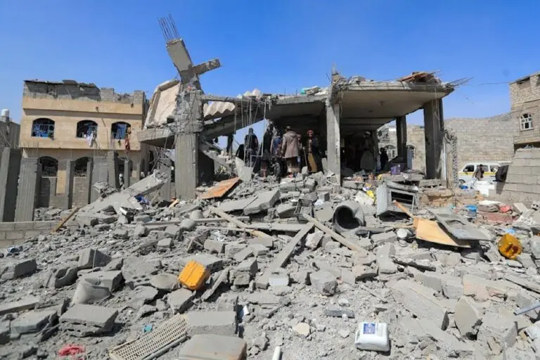 EE.UU. intensifica agresión en Yemen, mas de 100 muertos.