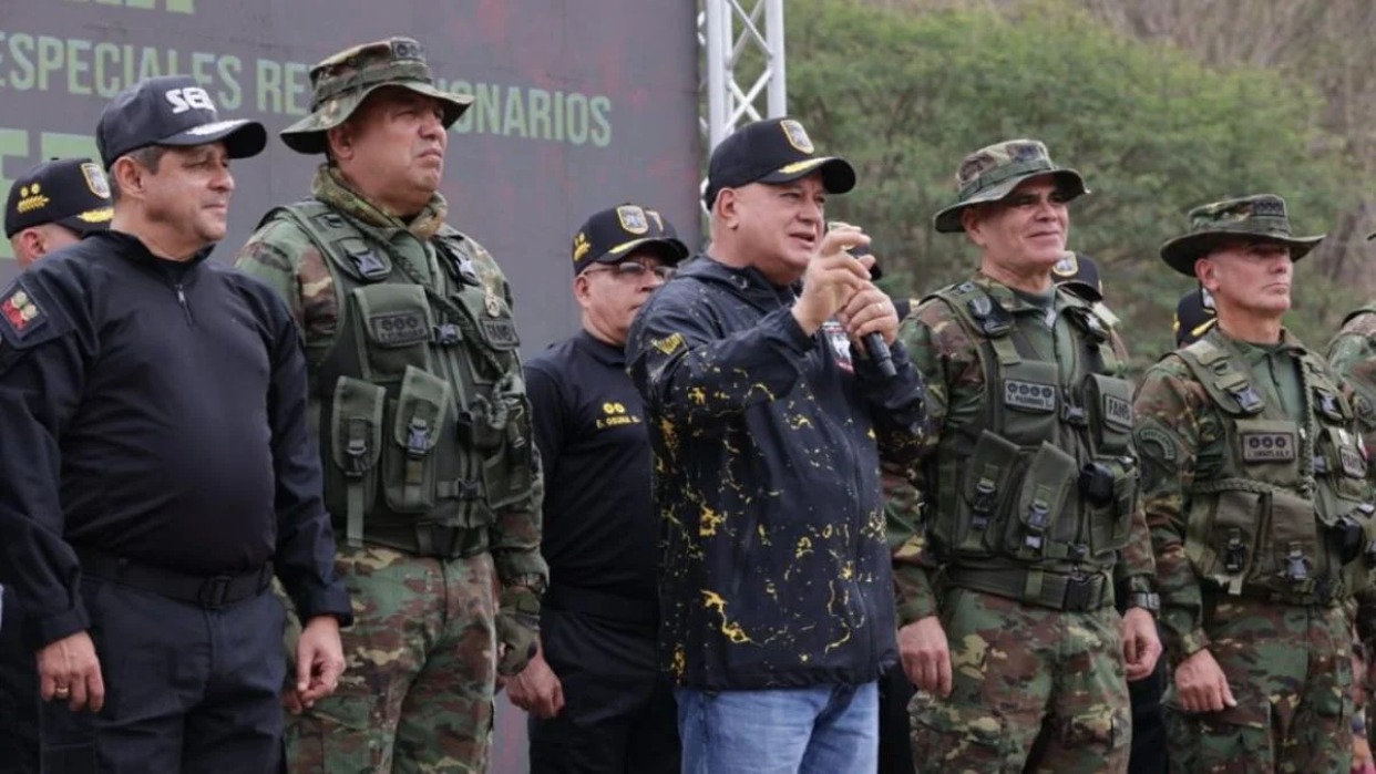 Cabello advierte a Guyana: “Cuando Venezuela entra en disputa, no es por tres días”