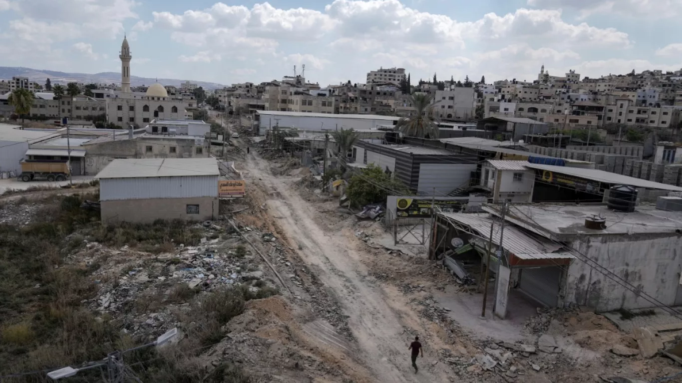 El Ejército israelí dispara a diplomáticos, entre ellos un español, en el campo de refugiados de Yenín y “pide disculpas por las molestias”