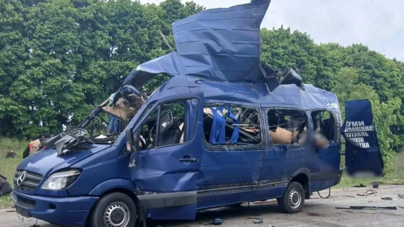 Rusia ataca con un dron un autobús con civiles en la región de Sumy: 9 muertos