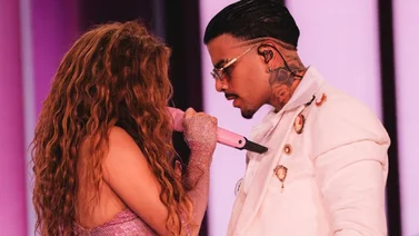 Shakira y Rauw Alejandro elevan la temperatura en el MetLife Stadium