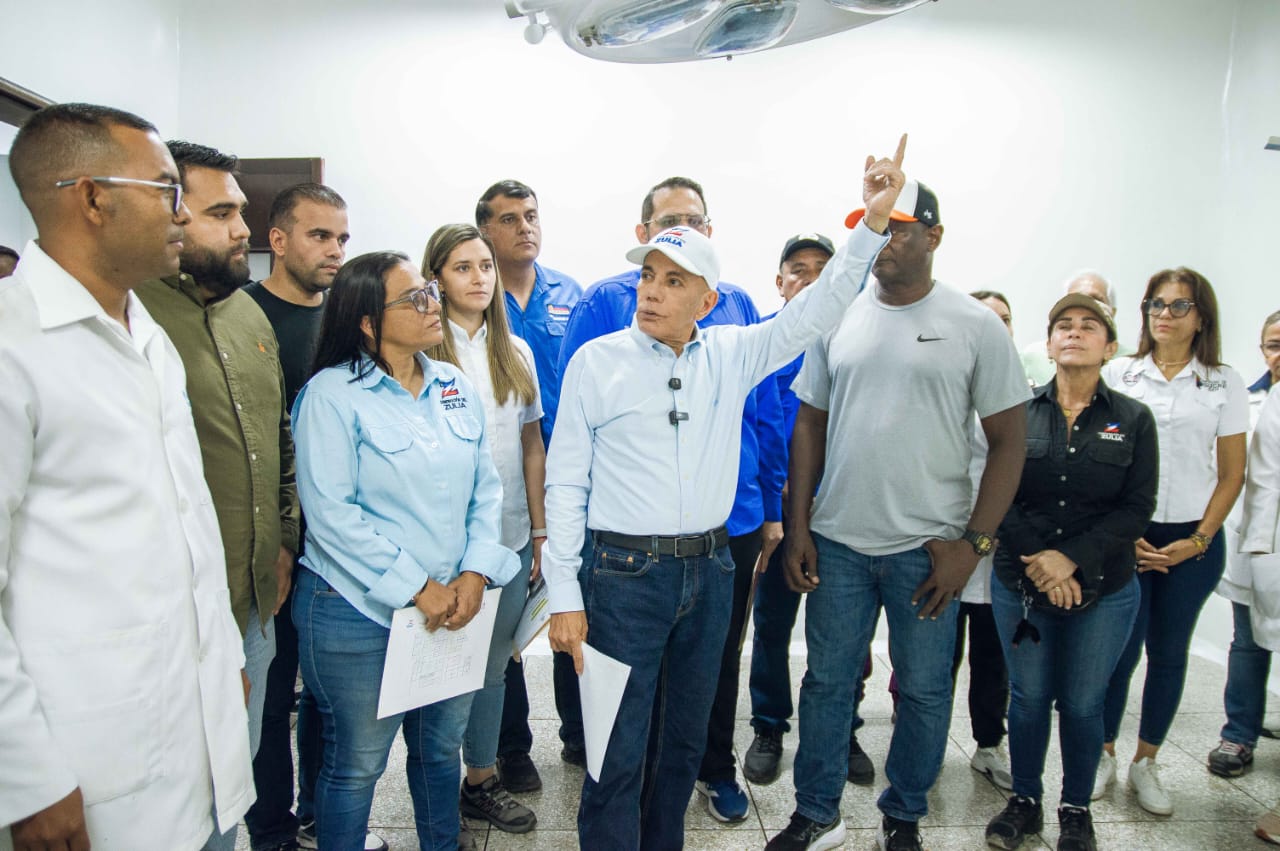 Rosales inspecciona la puesta a punto del hospital “Juan de Dios Martínez” en Sucre