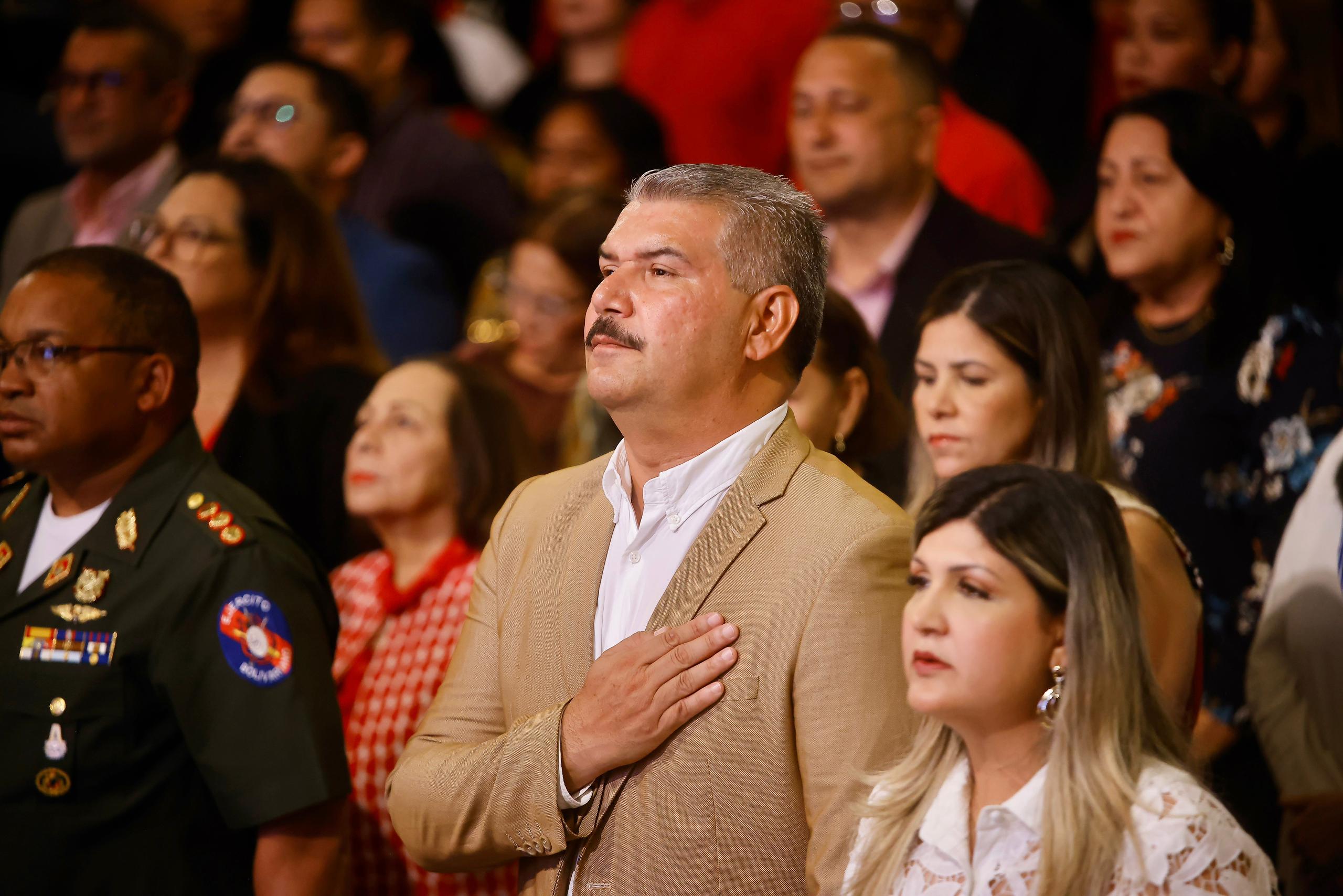 Luis Caldera asume como gobernador del Zulia con el compromiso de trabajar por la dignidad de la región