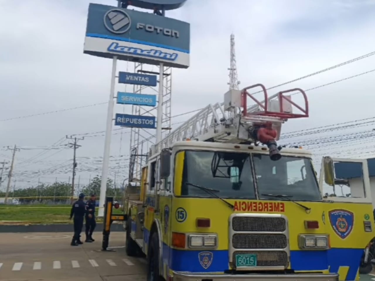 Dos trabajadores rescatados tras sufrir descarga eléctrica en Maracaibo