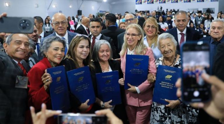 Diputados a la AN electos son proclamados y adjudicados a sus cargos ante el CNE