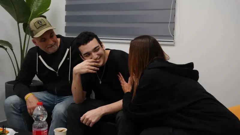 Hamás libera a un rehén israelí-estadounidense en un gesto de buena voluntad ante la visita de Trump a Medio Oriente