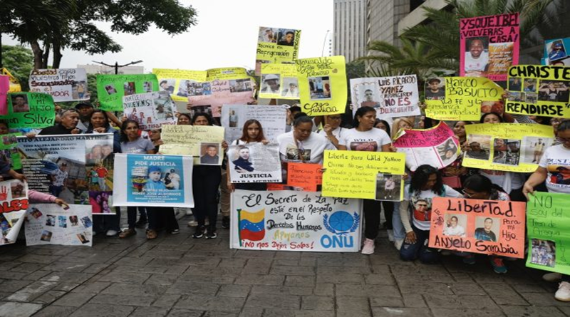 Familiares de migrantes venezolanos exigen a Bukele su liberación y repatriación inmediata