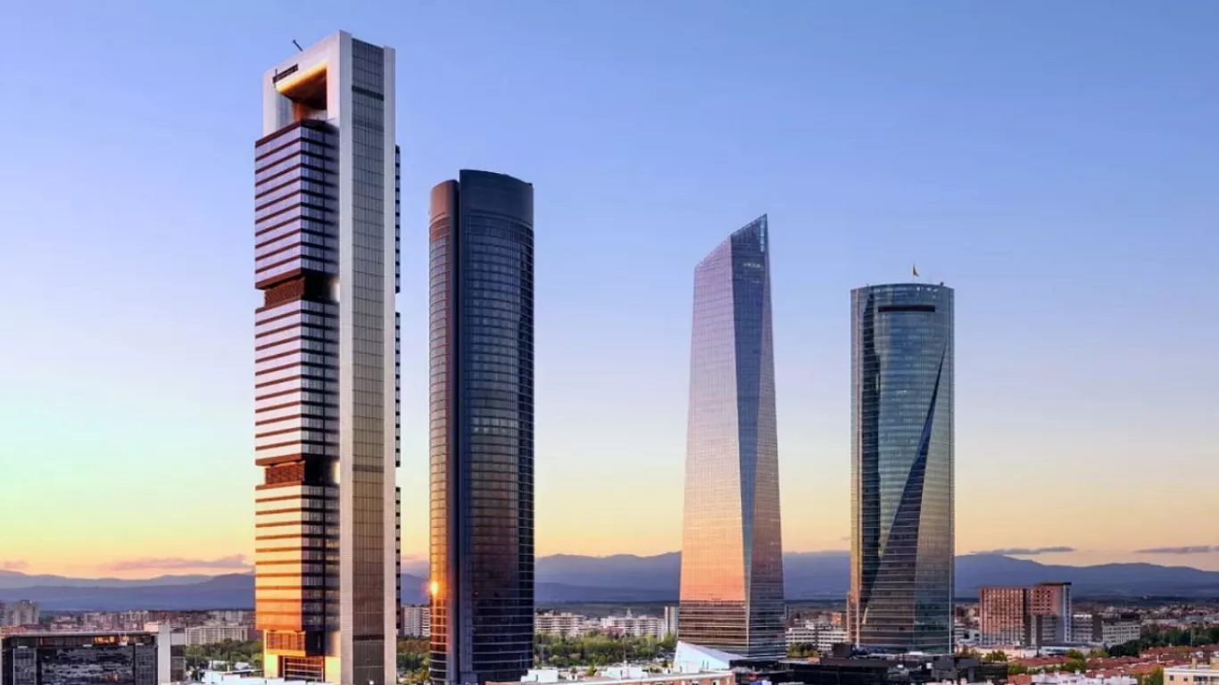 España ordena la detención del expresidente de Cepsa, Al Qubaisi, por la reventa de la Torre Foster