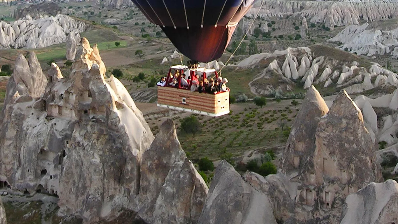 Accidente de globo aerostático en Turquía: 1 muerto, 31 heridos