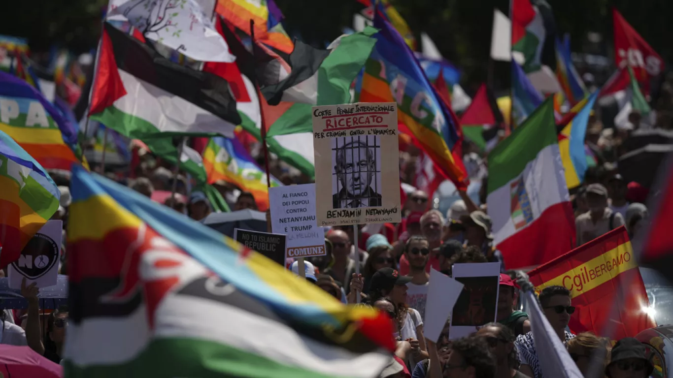 Roma en marcha por la paz: “El rearme de la UE es una locura ilusoria”