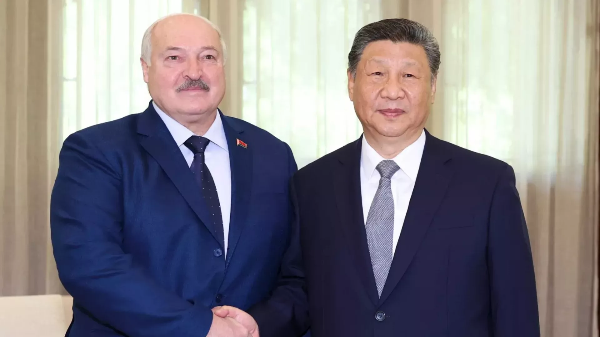 Lukashenko mantiene una reunión “familiar” con Xi Jinping para “intensificar las relaciones”