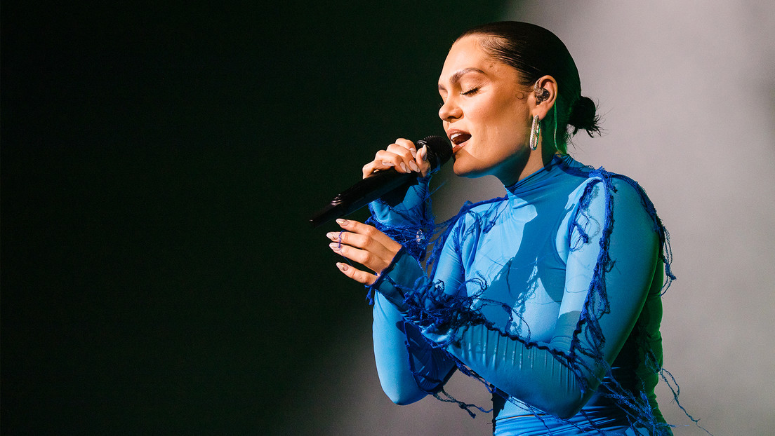 “Volveré con unas tetas enormes y más música”: Cantante británica Jessie J revela su sombrío diagnóstico