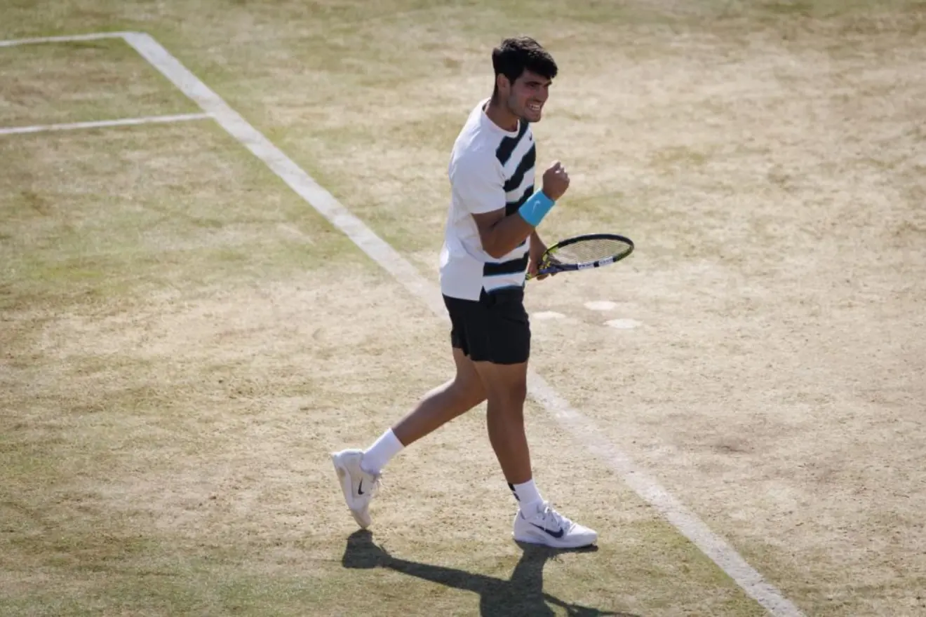 Alcaraz se mete en las semifinales de Queen’s y sigue acumulando partidos sin perder