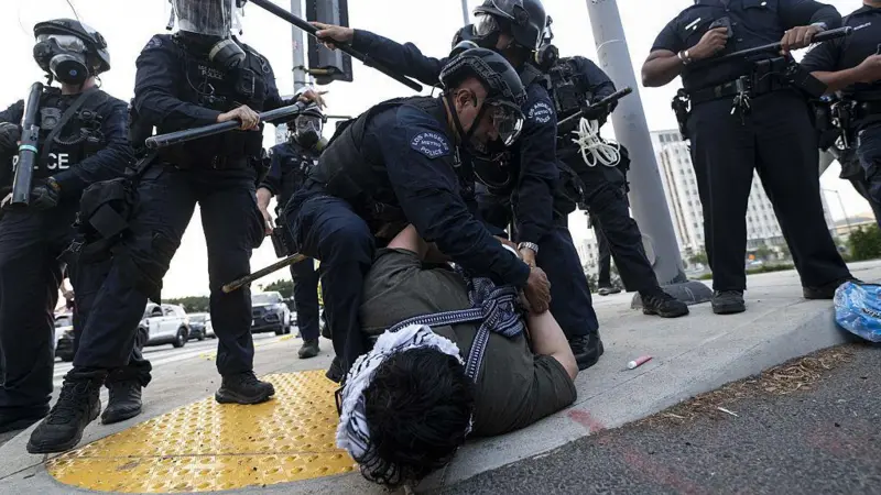 Trump ordena el envío de la Guardia Nacional a Los Ángeles tras los disturbios por las redadas contra migrantes